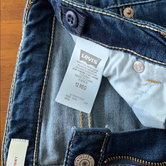 Levi’s 711 Skinny Embroidered Floral Distressed - Picture 7 of 7